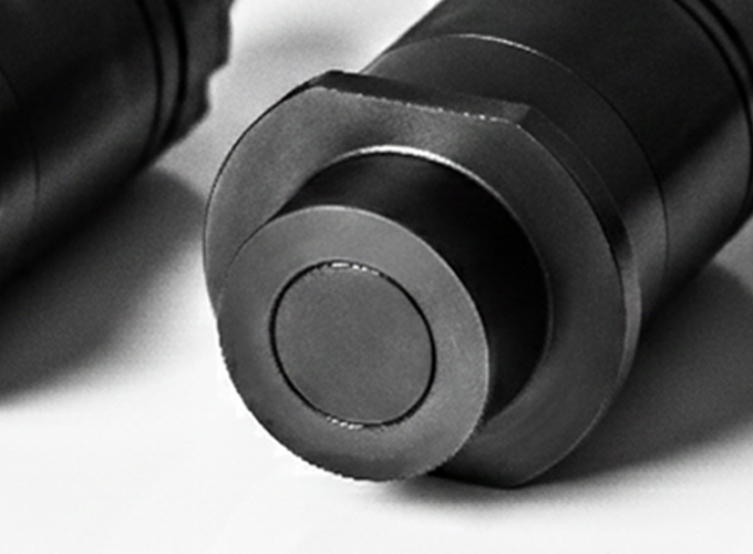 Flachdichtende Hydraulikverbindung Baugröße 455 Niederdruck aus gehärtetem Vergütungsstahl für Schwerlast-Einsätze.